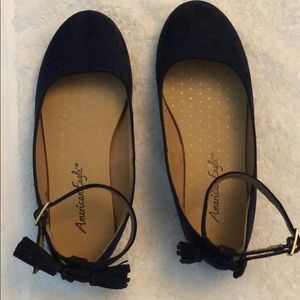 Girls navy blue suede shoes.